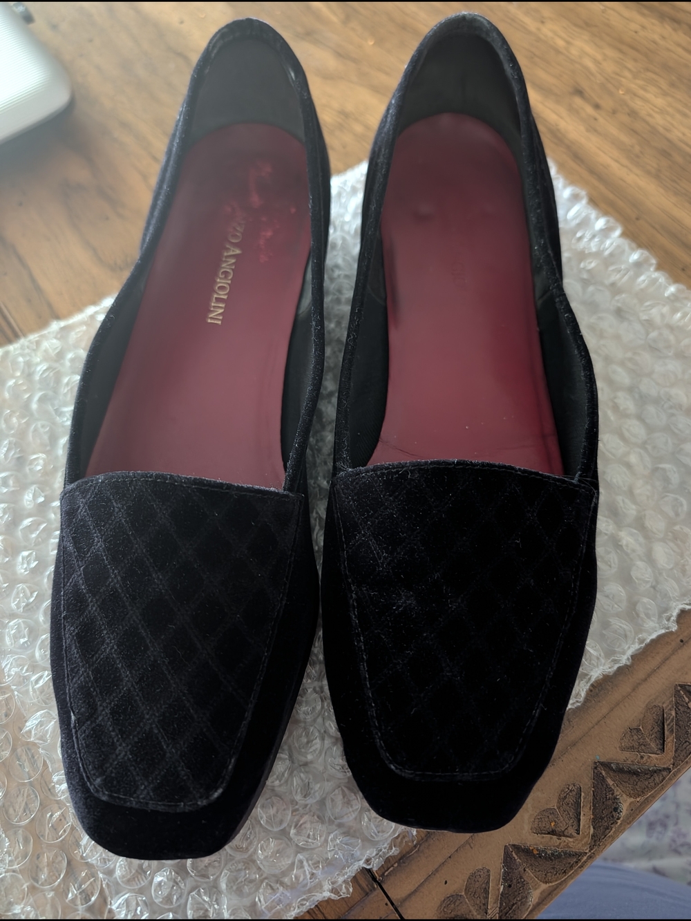 Enzo Angiolini Black Quilted Velvet Loafers with Burgundy Insole Size 7